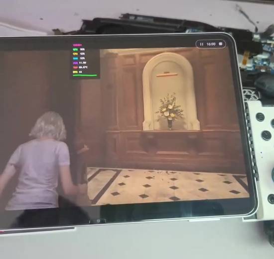 平板跑《生化危机9》演示，帧数稳定在40左右